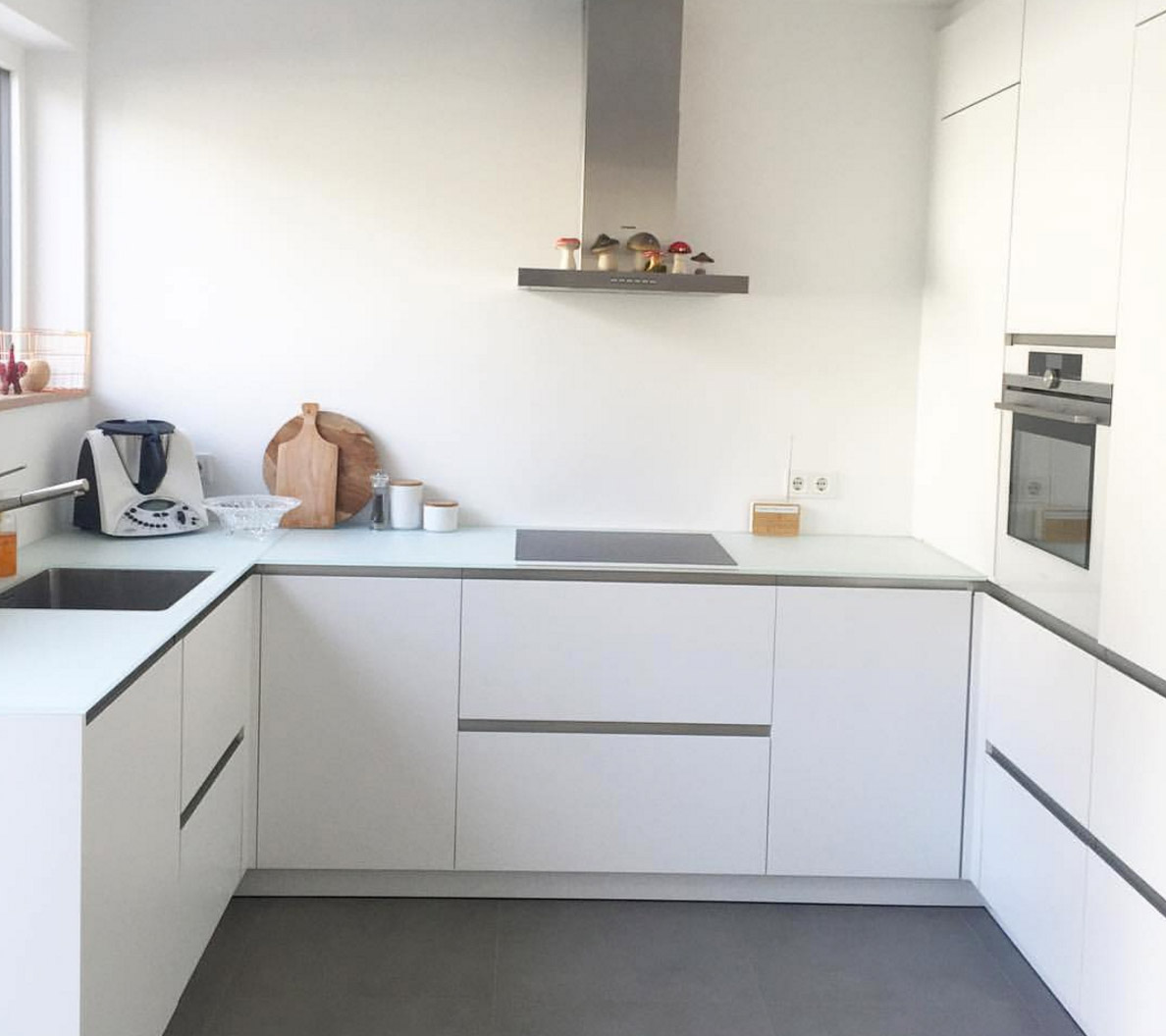 Weiße minimalistische Küchen - tolle Fotos und ...
